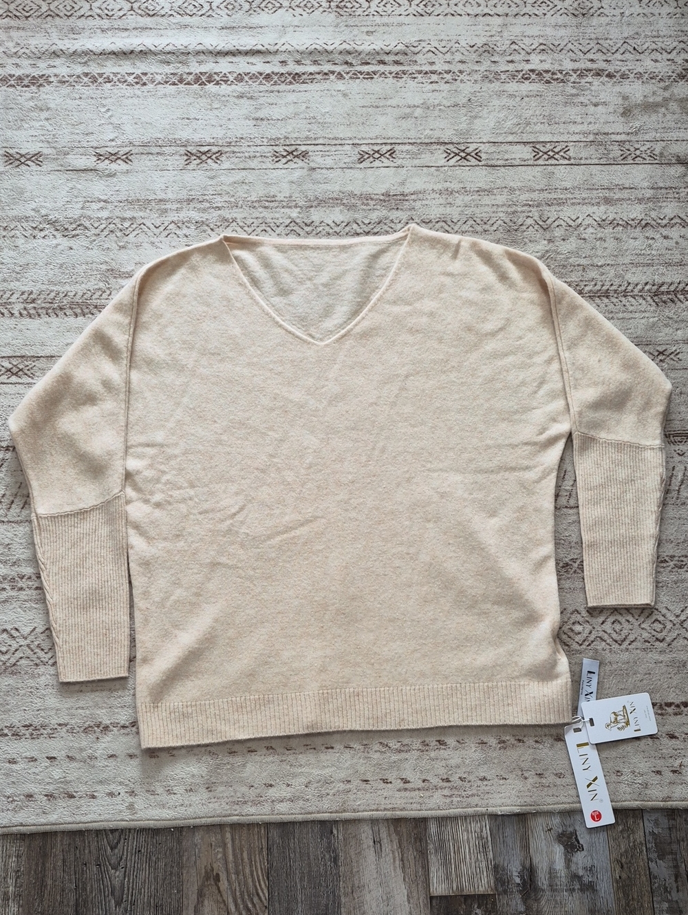 Women's V-Neck Lightweight Sweater in Cream